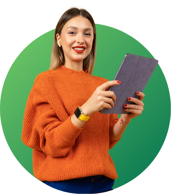 Smiling analyst holding a tablet